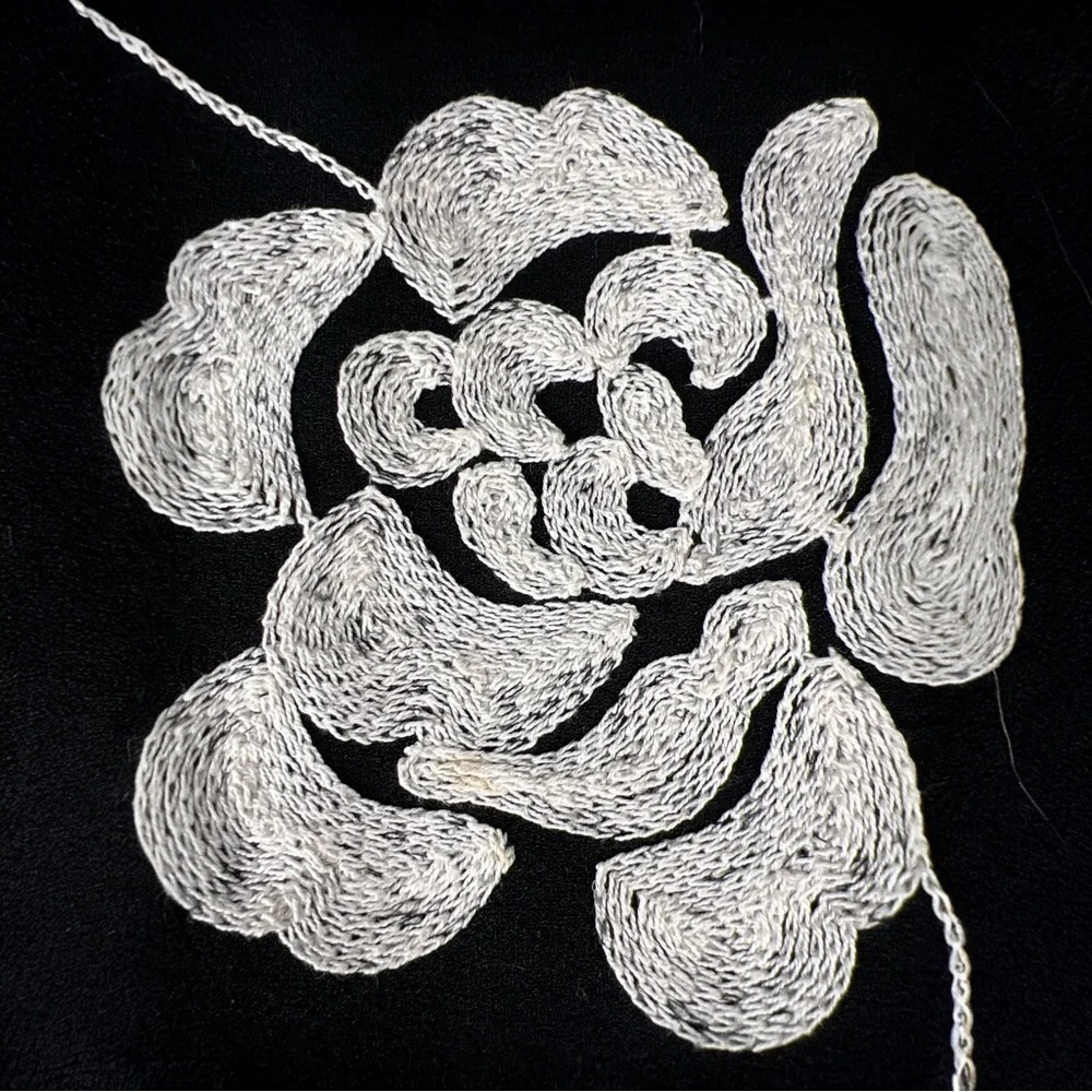 Beige by Eci Beautiful Floral Black and White Embroidered Women's Top size XL - Picture 3 of 4